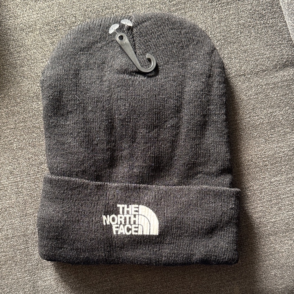 North Face Black Beanie with White Logo

BUNDLE WITH A 2nditem for FREE SHIPPING